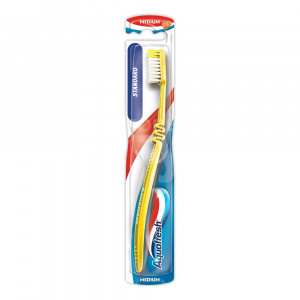 Зубная щетка Aquafresh standart средняя