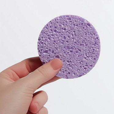 Спонж для умывания Queen Fair 9746924 круглый, 8*8*0,5см, фиолетовый