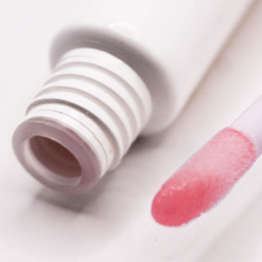 Блеск для губ Triumf Juice Gloss с ультраглянцевым эффектом, Спелая клубника, тон 03